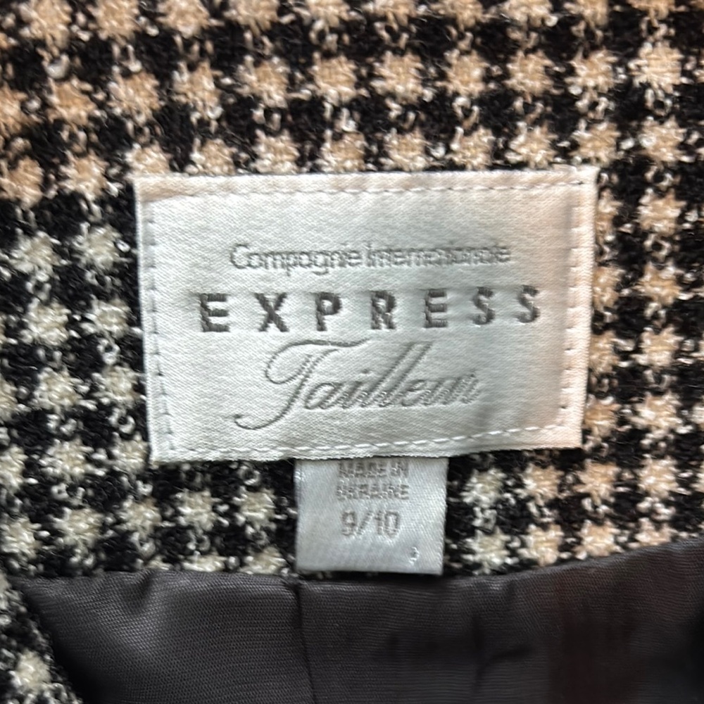 VINTAGE Express Black and White Houndstooth Blazer- Padded Shoulders - Picture 3 of 5